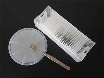 Sapphire wafers in cassettes